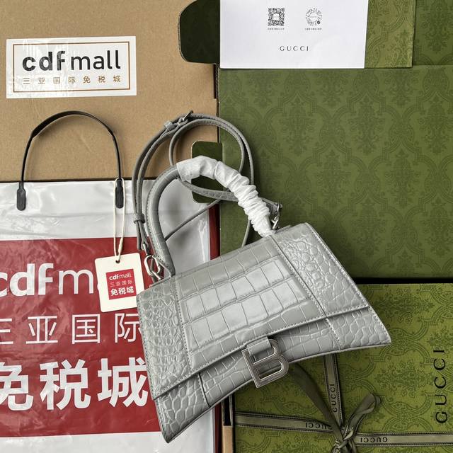 原厂皮配 Cdfmall三亚免税店手提袋 全网首发balenciaga Gucci 联名在gucci诞辰百年之际发布了全新 Aria-时尚咏叹调 系列两个品牌的