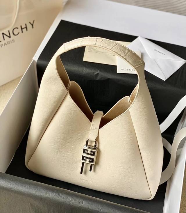 顶级原单 Givench新款 纪*希 2023春夏全新 G-Hobo手袋 你不能不知道的新款 4G挂锁 流浪包型 高级感十足 实用又百搭 整只包身都是小牛皮 质