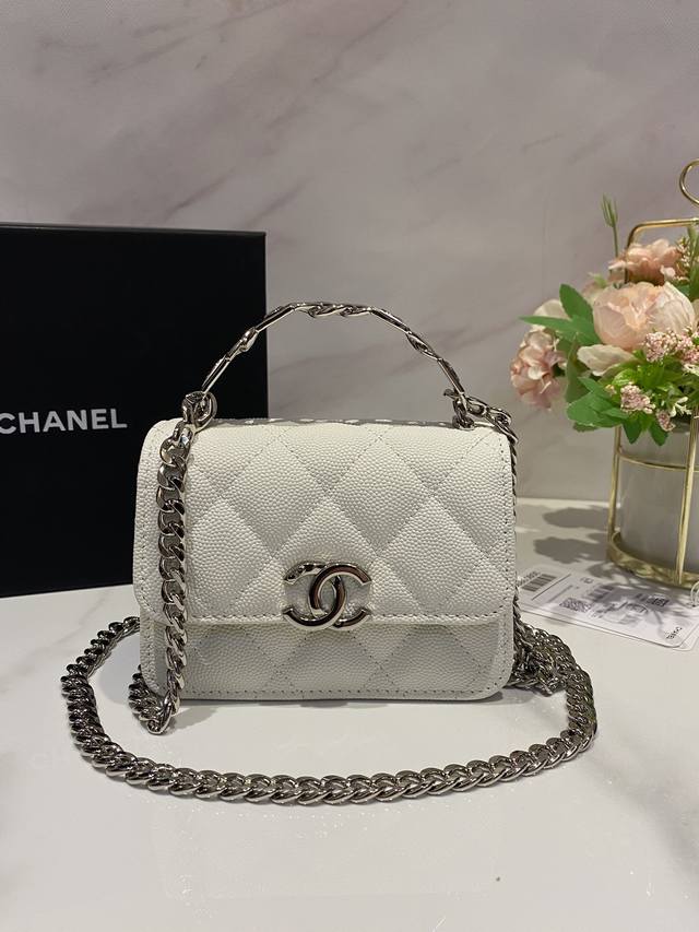 Chanel 22Cc 春夏系列珐琅手柄小挎包 正品 溢价24000 购入 太难了 正品现在好多款都要溢价 只能怪设计师太厉害了 总是设计出这么可爱的小废包只能