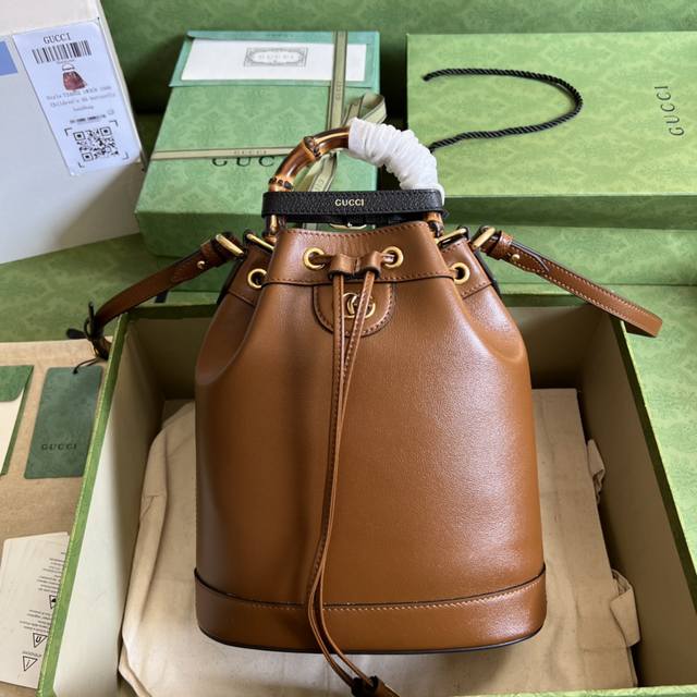 配全套原厂绿盒包装 Ophidia系列gg水桶包 这款ophidia系列水桶肩背包承袭历久弥坚的设计 采用从20世纪30年代典藏设计中汲取灵感的传统棕色和乌木色
