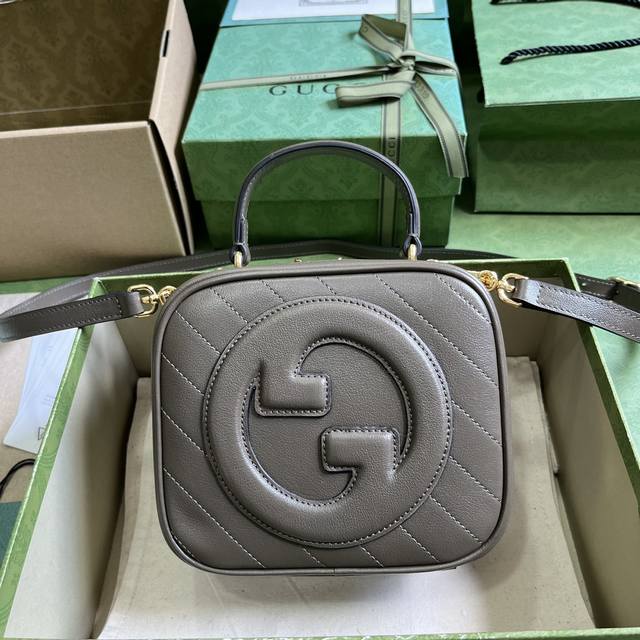 配全套原厂绿盒包装 Gucci Blondie系列手提包 源自品牌典藏设计的圆形互扣式双g匠心演绎gucci Blondie系列 这款gucci Blondie - 点击图像关闭