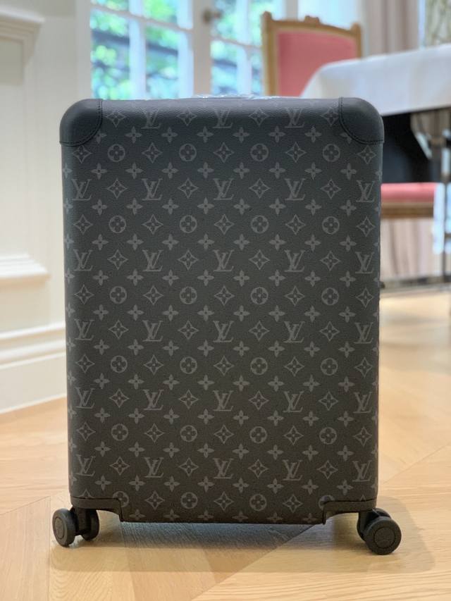 Louis Vuitton-Horizon四轮拉杆箱 55厘米 规格 38*55*21 长*高*宽 专柜正品品质 现货供应 L V Horizon 拉杆箱是由品