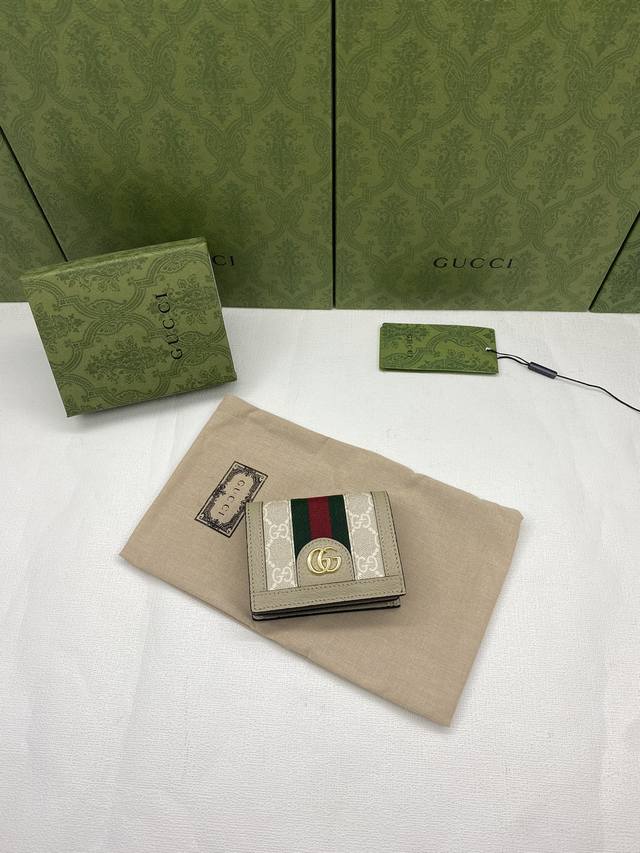 配绿盒包装 家最新卡包到货 也可作为卡包使用 是品牌主推的一款实用设计单品 经典gg图案是品牌在30年代开始使用的标志性 素之一 历经近一个世纪的发展依然为品牌