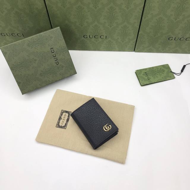 独家私货配绿盒包装 Gucci 顶级货品 专柜同步 实物实拍 一个折叠卡盒 以我们的签名双g硬件为特征 在小牛皮皮革热印 以达到公猪的效果 使它有一个纹理外观