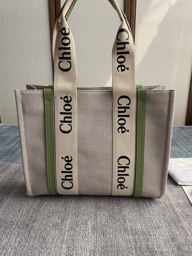 正品级 原单内部价 绿玉色中号chloe堪称潮包制作机 就在2021年伊始 有一款默默卖翻的手提袋woody Tote Bag 在社群掀起极高讨论度 主要原因除