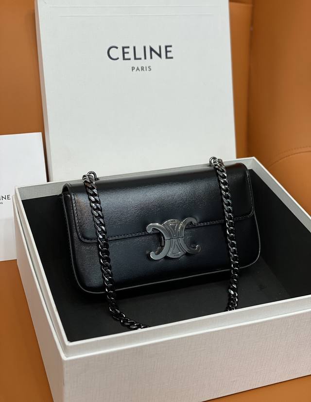 正品级 Celine * 小号法棍197993# 枪金链条vintage感十足 少了休闲多了精致感 富家小姐的高贵 轻奢高级 尺寸 20.5*10.5*4Cm