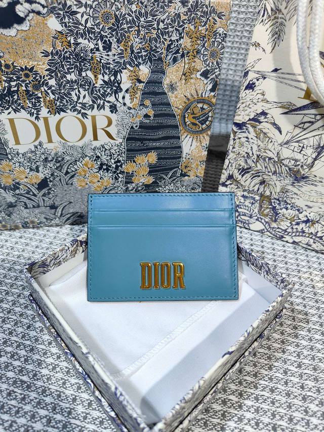 New Card Bag Dior 编号 S2152 Dior卡包 平纹牛皮系列 我本身是一个没什么条理的人包里的卡随便扔 所以一直想买一个小卡包以减少掉卡的机