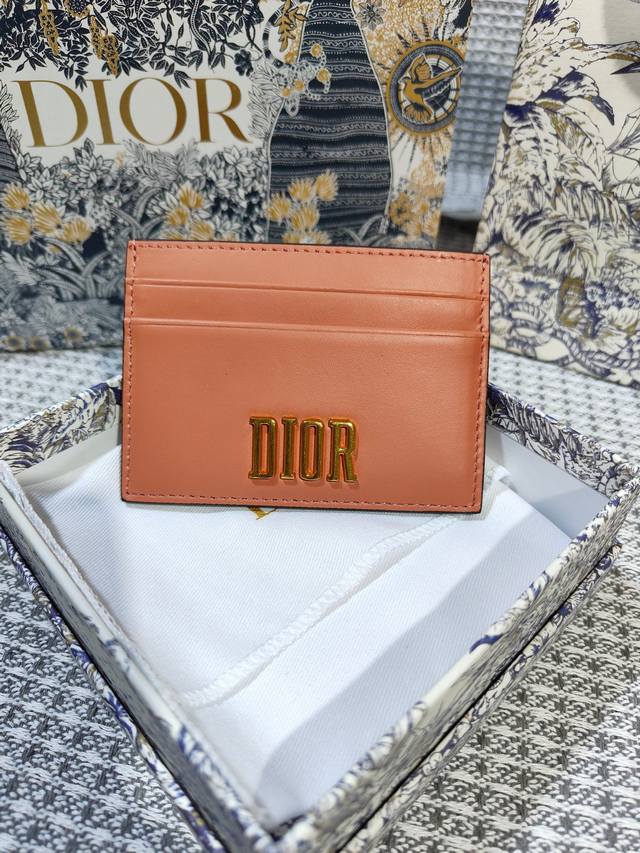 New Card Bag Dior 编号 S2152 Dior卡包 平纹牛皮系列 我本身是一个没什么条理的人包里的卡随便扔 所以一直想买一个小卡包以减少掉卡的机