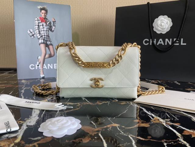 特价 Chanel链条手提背口盖包 颗粒小牛皮复古五金 尺寸 19.5X14X9Cm 款号 2711