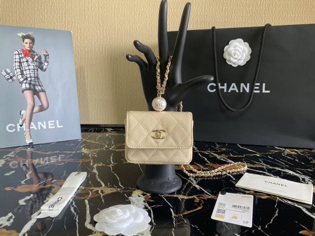 特价 Chanel珍珠项链口盖零钱包 只能挂脖或手拿 不能斜挎 鱼子酱小牛皮材质 尺寸 10.3X X7Cm 款号 2119