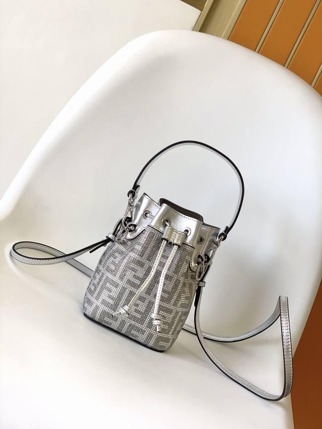Fendi Mon Tresor Mini银色人造水晶图案水桶包 可盐可甜 怎么凹造型都可 Size:18.5-12-10Cm 277