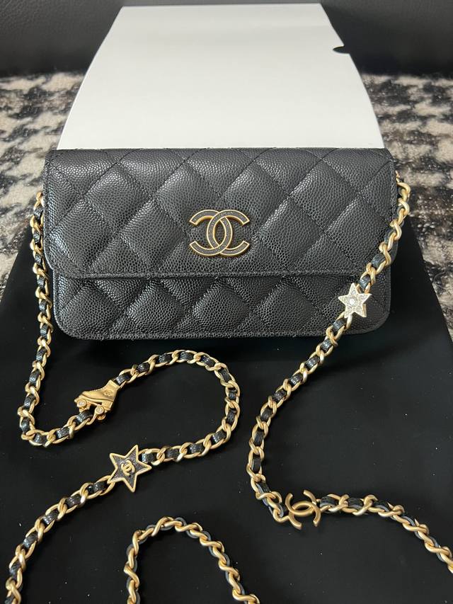 Chanel香奈儿包包 2024早春系列新品 很特别的荔枝纹牛皮手机包 尺寸 17