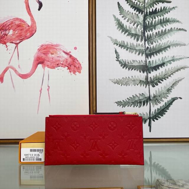 Louis Vuitton 顶级原单 独家背景m68712红色 尺寸:20 X 10 X 0.3 厘米 M lanie Bb 手拿包为柔软 Monogram E