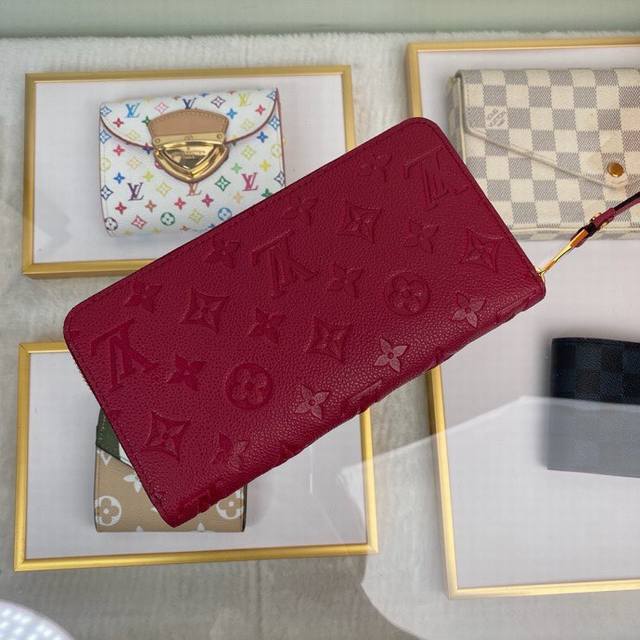 Louis Vuitton 顶级原单 独家背景 M63691紫红 尺寸 19.5X10 经典钱夹全新升级 新增四个信用卡槽与一款彩色内衬 以皮革裁制而成 功能更