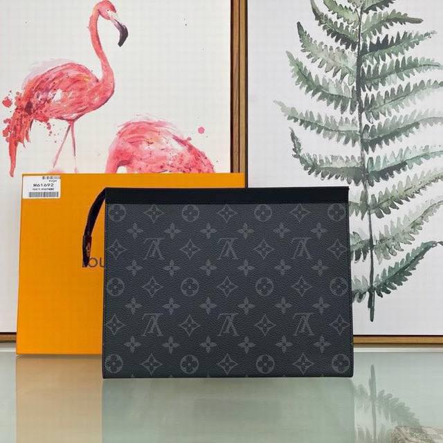 Louis Vuitton 顶级原单 独家背景m61692 手绘彩虹 尺寸:27.0 X 21.0 X 3.0 Cm 此款由全新标志性黑灰monogram Ec