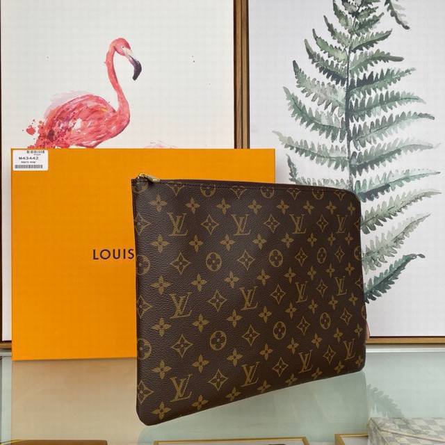 Louis Vuitton 顶级原单 独家背景m43442 老花 尺寸:33 X 2 X 25Cm Etui Voyage 大号收纳袋 此款风格经典的多功能护套