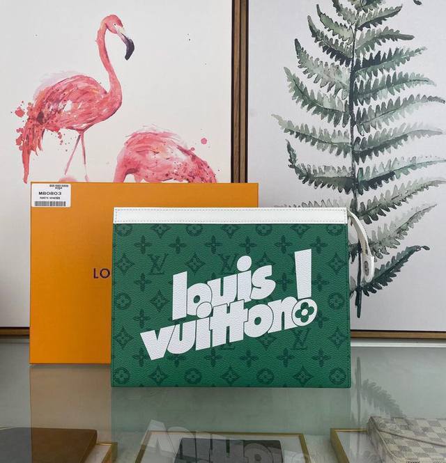 Louis Vuitton 顶级原单 独家背景 M80803绿色 尺寸: 27 X 21 X 6 厘米 Virgil Abloh 于 2021-22 秋冬系列重