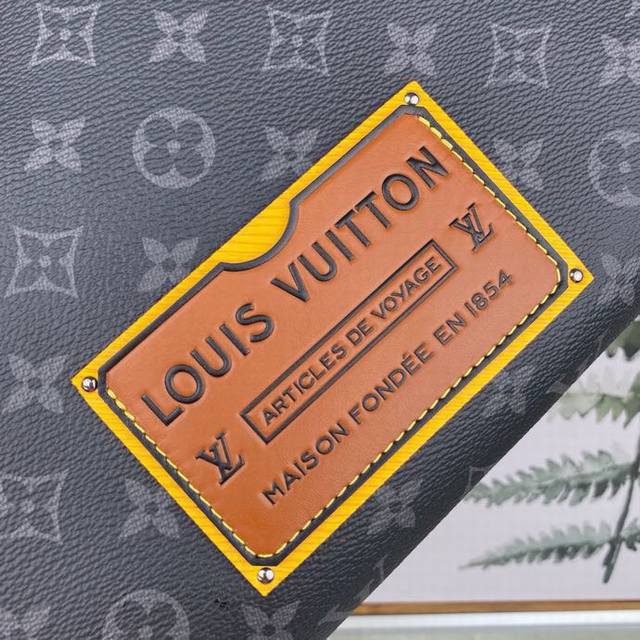 Louis Vuitton 顶级原单 独家背景 M69256 尺寸:36.0X 25.0X 2.0 Cm Pochette Discovery 大号手袋是时尚宽