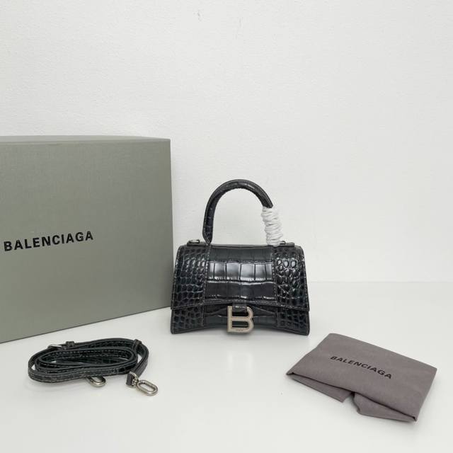 巴黎世家 Balenciaga Hourglass沙漏包 Xs号19Cm高级感满满的黑灰色 进口原单小牛皮压纹鳄鱼 里外全皮 顶级品质 现货实拍 完美极致 潮流