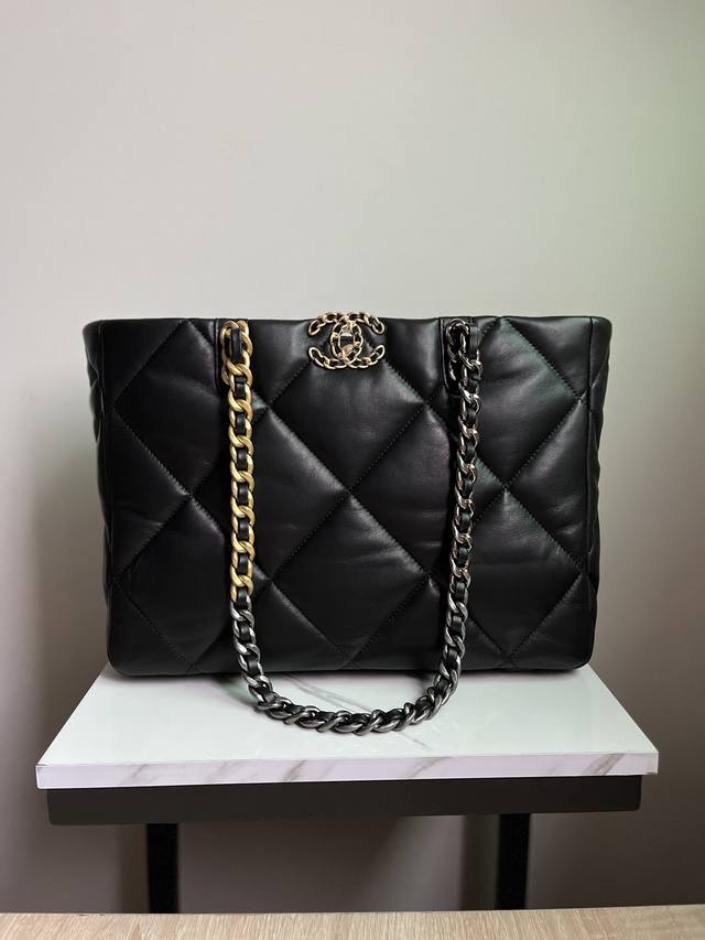 Chanel 型号3660# 19 Shopping Bag 原单进口小羊皮 里配原版布 原版五金 尺寸24Cmx41Cmx10.5Cm