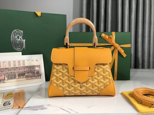 正品级 Goyard Mini Saigon 西贡包 象征着爱情 优雅 与精致的saigon包 低调做工又完美 这款包优雅复古又不失风情让人很难拒绝的款式 拎起