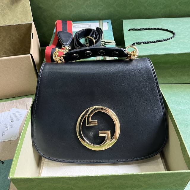 配全套原厂绿盒包装 Gucci Blondie系列小号手提包 全新系列甄选品牌典藏元素 焕新演绎互扣式双g标识 金色调配件为这件单品注入别样复古格调 为整个设计 - 点击图像关闭