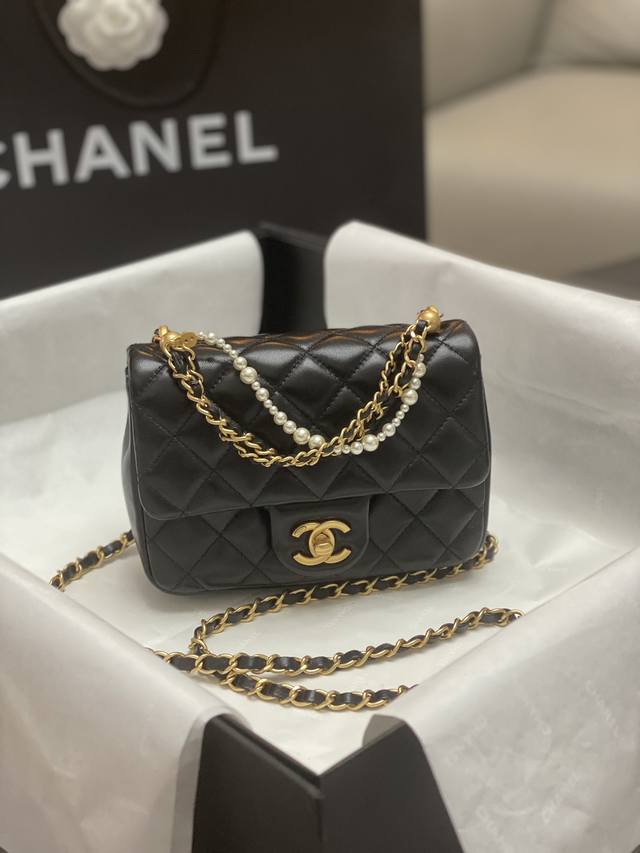 Chanel 迷你新款现货 沿用经典设计 美滴滴与实用融为一体 手提单肩多用途 大号4384 14.5 19.5 7.5 小号 4385 12.5 17.0 5