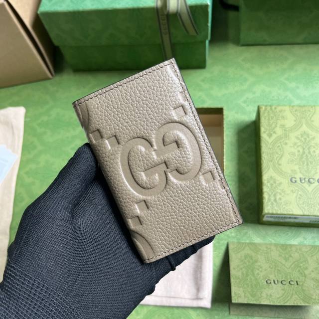 配全套原厂绿盒包装 超级双g卡片夹 Gucci将历史传承 创造力和创新精神转化为丰富多彩的品牌系列 从主打单品到个性配饰 从日常穿搭到特殊场合服饰 品牌钟爱的各