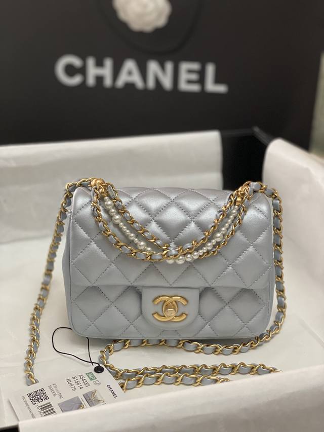 Chanel:迷你新款现货 沿用经典设计 美滴滴与实用融为一体 手提单肩多用途 大号4384 14.5 19.5 7.5 小号 4385 12.5 17.0 5