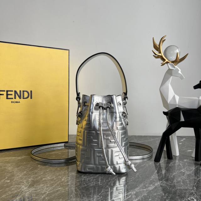 Fendi Mon Tresor Mini水桶包, 可盐可甜 怎么凹造型都可 Size:18.5X12X10 277