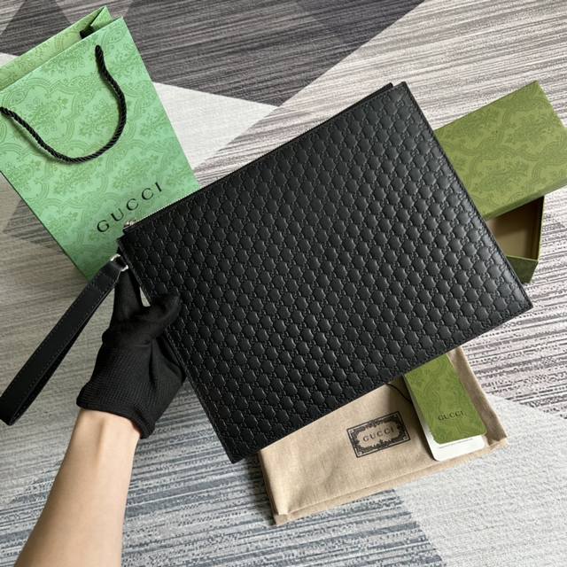 【配全套专柜绿色包装】G家最新手包到货，也可作为手包使用，是品牌主推的一款实用设计单品。经典gg图案是品牌在30年代开始使用的标志性元素之一，历经近一个世纪的发