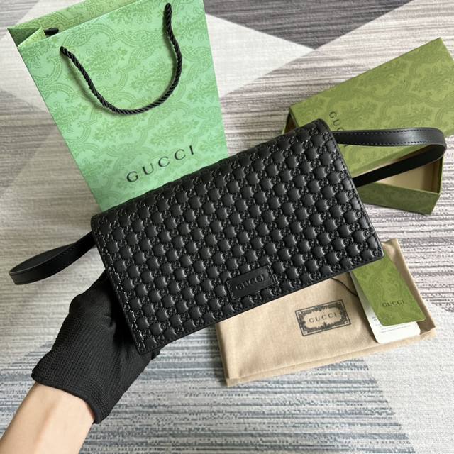 【配全套专柜绿色包装】G家最新小包到货，也可作为钱包使用，是品牌主推的一款实用设计单品。经典gg图案是品牌在30年代开始使用的标志性元素之一，历经近一个世纪的发