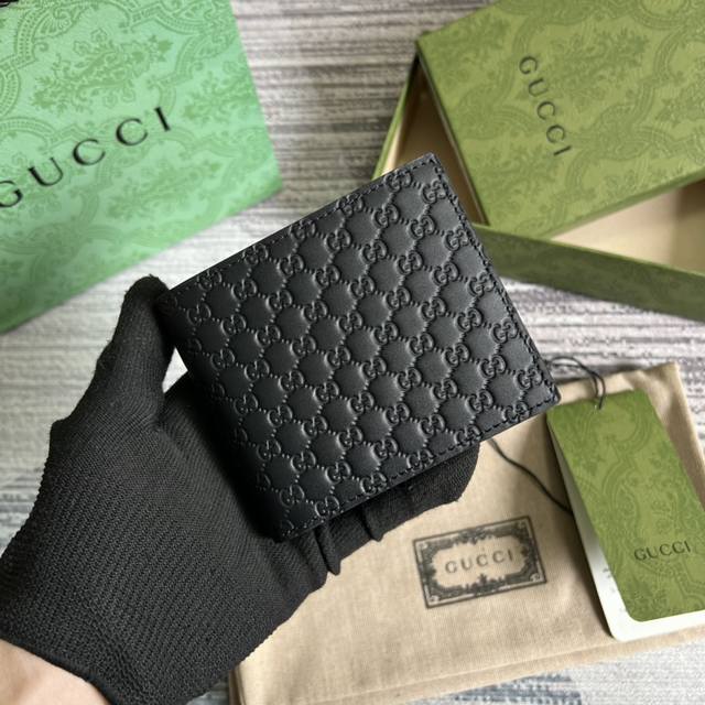【配全套专柜绿色包装】G家最新钱夹到货，也可作为钱夹使用，是品牌主推的一款实用设计单品。经典gg图案是品牌在30年代开始使用的标志性元素之一，历经近一个世纪的发