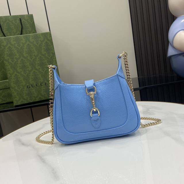 顶级原单配全套原厂绿盒包装 新品 Gucci Jackie Notte迷你肩背包。这款全新jackie Notte手袋由品牌创作总监sabato De Sarn