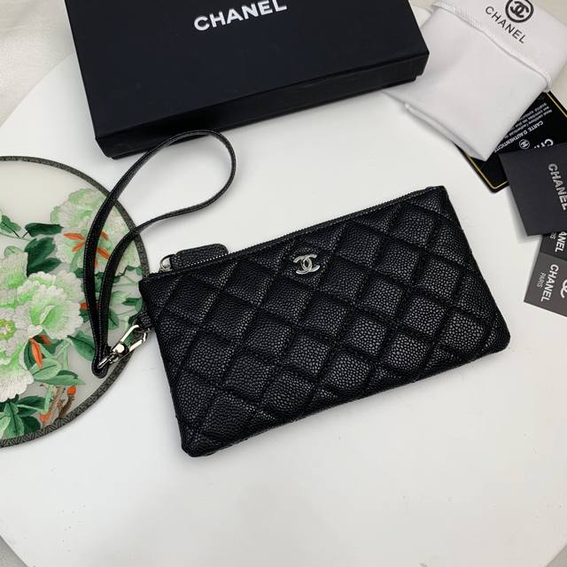 Chanel香奈儿专柜新款羊皮随身包专柜款式 做工无可挑剔 坚持高品质 型号9889尺寸21X10.5X2。