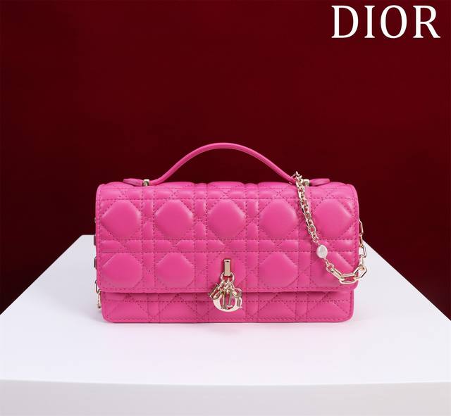 特惠 Lady Dior 珍珠手拿斜挎包 型号：098014#羊皮 Size：21*11.5*4.5Cm