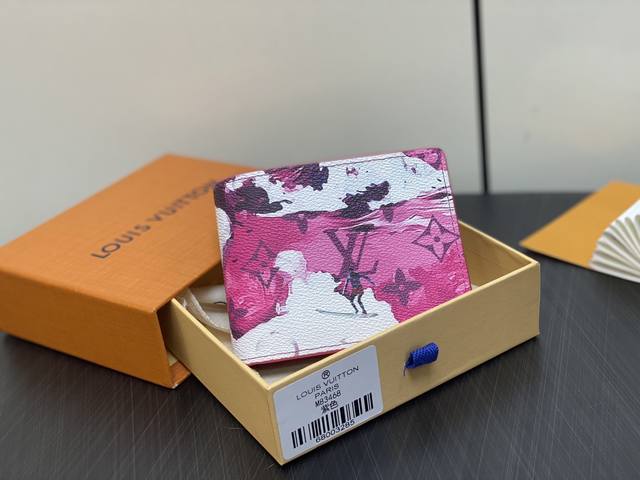 出厂价 顶级原单 M83468紫色印花 短款西装夹钱包系列 Slender钱包 以Monogram Surfin’帆布製成，印有岩石及色彩明麗的衝浪板和熱帶花卉 - 点击图像关闭
