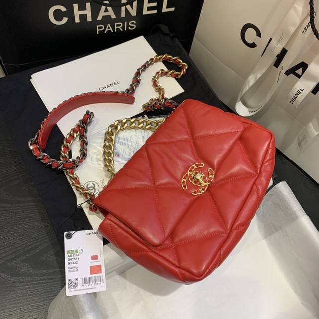 CHANEL AS1160#：尺寸：26X16X9CM：2019年秋冬大菱格豆腐包： 进口羊皮单口包 古银：白叻：金色：3种金属混搭肩带 粗链条彰显休闲风格 这