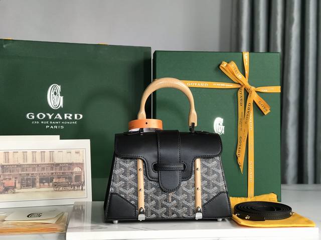 正品级 配原版盒 Goyard Sagon包于二十世纪三十年代问世，继推出柔软版Sagon迷你包后，Goyard推陈出新，坚持对创意的不断追求与突破，塑造了全新