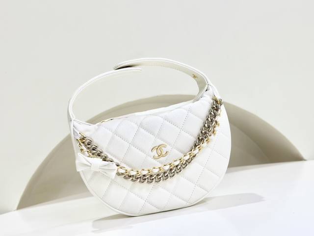 Chanel 24Ss新款呼啦圈包 太适合搭配的一只小手包啦 荔枝牛皮 轻巧容量也不错！尺寸:18X17X8Cm A P3943 配全套包装