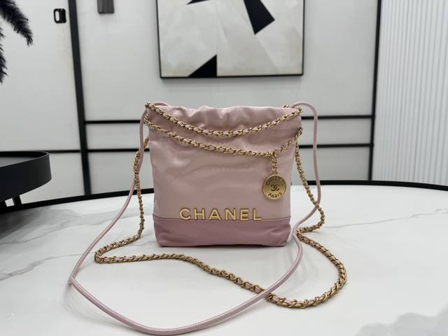 As3980 Chanel 24C Mini垃圾袋 2024春夏系列 配皮拼接小小垃圾袋又酷又飒 时尚圈的领头军 22Bag已经成为托特包中的顶流 尺寸:19*
