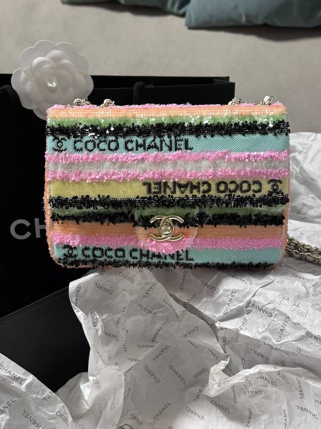 Chanel 22S粉绿 珠片包 Cf20Cm 粉绿橙黄蓝白黑等彩色汇聚一起 把关于春夏的color都背身上啦♀