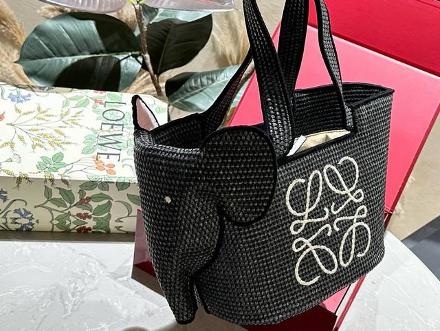 新品 罗意威编织大象购物袋 手感和视觉效果是一样的 包型更是完美，随意搭配！尺寸25 21