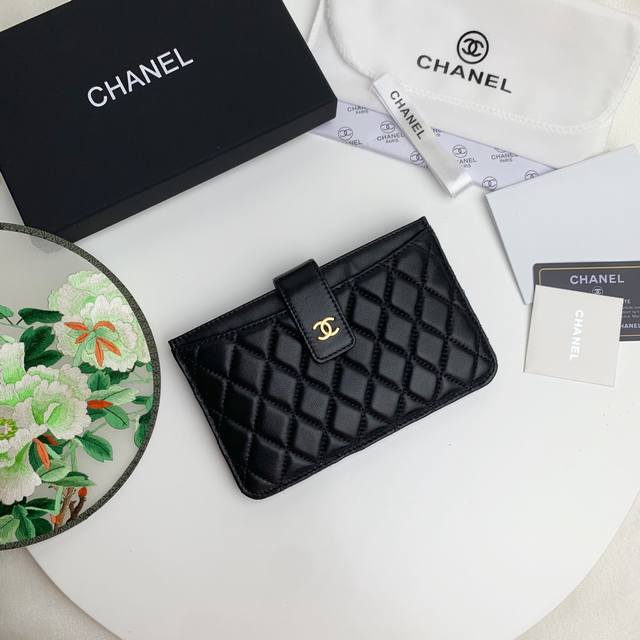 Chanel香奈儿专柜款两件套内里搭配牛皮小卡包 里外全皮 专柜款式 做工细节无可挑剔 坚持高品质 尺寸18.5*12 款号a84436 金扣 银扣