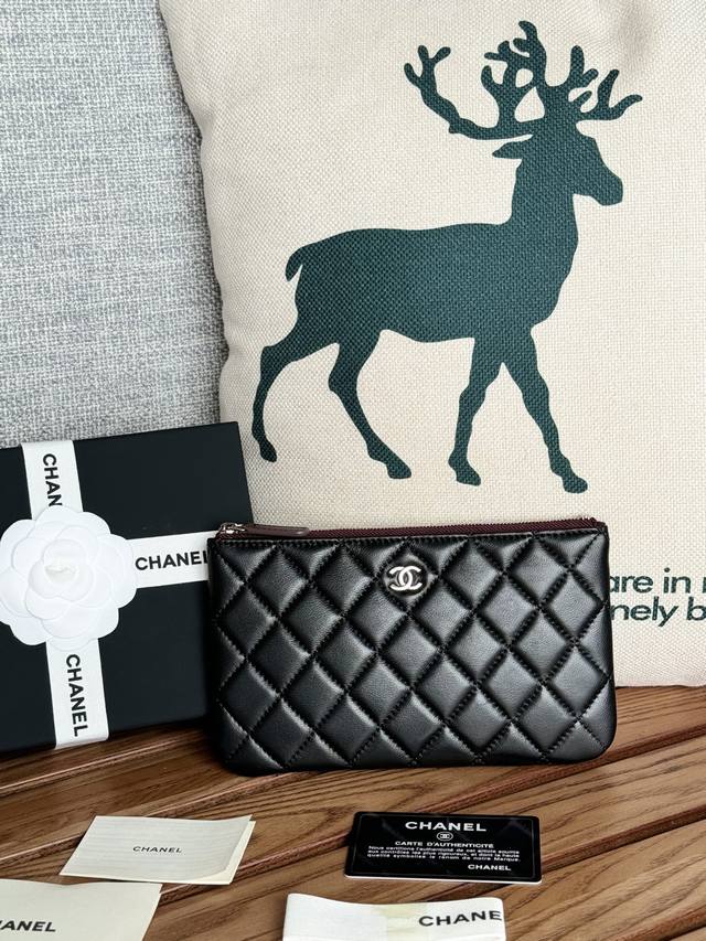 Chanel 手拿包原单品质可放银行卡 小羊皮 新款菱格零钱包 手拿随身包。 编号：A P1071 尺寸：20X12.2X1Cm