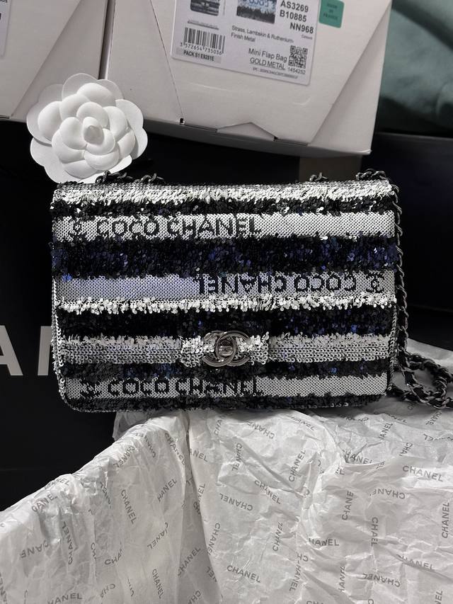 Chanel 22S 黑银 珠片包 Cf20Cm 黑银灰白蓝等彩色汇聚一起 总能让人一眼惊艳 Ｌｏｏｋ