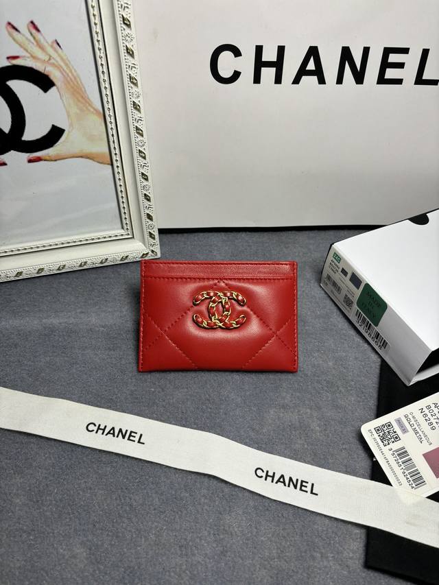 Chanel 19K非常重磅的标志性第一系列 超大菱格纹，穿链cc扣～ 原版羊皮、卡包型号ap0960，尺寸11.3*7.7*0.7 - 点击图像关闭