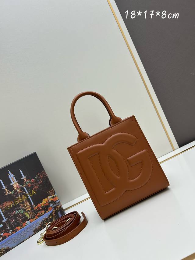 New杜嘉班纳 Dg Logo Bag 迷你托特包专柜同步新款发售头层牛皮 高品质小包 Mini尺寸18X17X8Cm