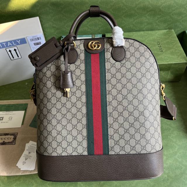 配全套原厂皮绿色礼品袋 Gucci Savoy系列背包手袋，这款gucci Savoy系列小号手袋采用标志性的米色和乌木色gg Supreme帆布材质。双g与织